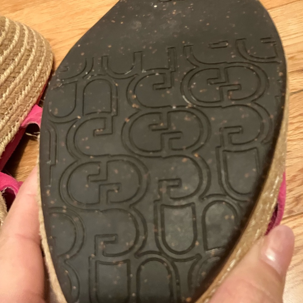 UGG Women's Fuchsia Sandals - Picture 4 of 6